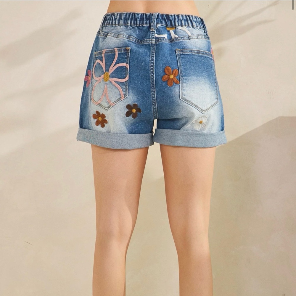 Restock May 2026! NEW! LAST 1! Oli & Hali Floral Embroidered Denim Shorts - Picture 6 of 11